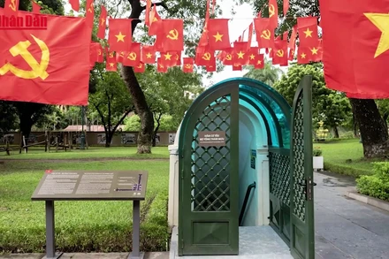 [Video] Lần đầu mở cửa di tích cách mạng Hầm Cơ yếu