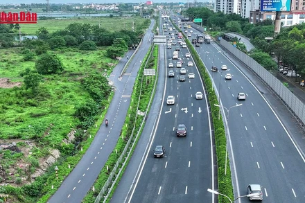 [Video] Điều chỉnh tốc độ trên cao tốc Pháp Vân - Cầu Giẽ, cấm ô tô tải đi ở làn 1