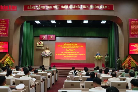 [Video] Tổng Bí thư gặp mặt điển hình tiên tiến dự Đại hội thi đua "Vì An ninh Tổ quốc” lần thứ 9