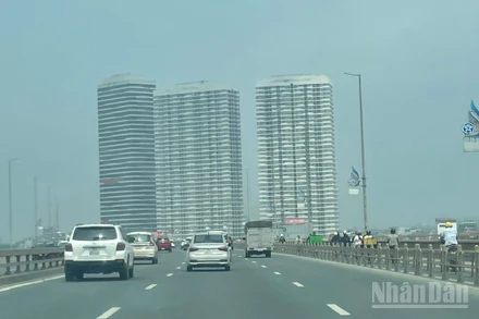 Dự báo có khu vực Hà Nội có mưa vài nơi, sáng sớm có sương mù nhẹ rải rác, trưa chiều giảm mây trời nắng. (Ảnh: Đ.T)