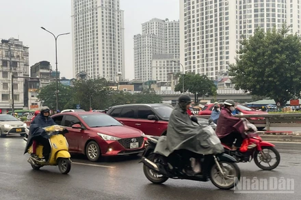 Dự báo khu vực Hà Nội sáng và đêm có mưa, mưa nhỏ rải rác. (Ảnh minh họa: Đ.T)