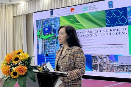 Bà Nguyễn Thị Lâm Giang, Cục trưởng Cục đổi mới sáng tạo, Chuyển đổi xanh và Khuyến công phát biểu khai mạc.