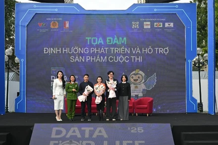 Tọa đàm “Định hướng phát triển và hỗ trợ sản phẩm cuộc thi Data for Life”.