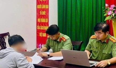 Lực lượng Phòng An ninh Chính trị nội bộ Công an tỉnh Đồng Nai làm việc với ông L.V.T.