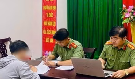 Lực lượng Phòng An ninh Chính trị nội bộ Công an tỉnh Đồng Nai làm việc với ông L.V.T.