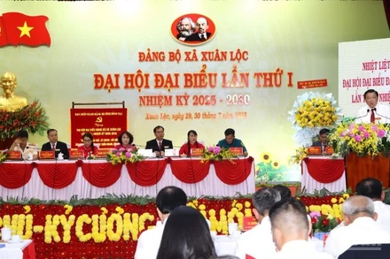 Đồng chí Phan Đình Trạc phát biểu chỉ đạo Đại hội Đảng bộ xã Xuân Lộc, tỉnh Đồng Nai.