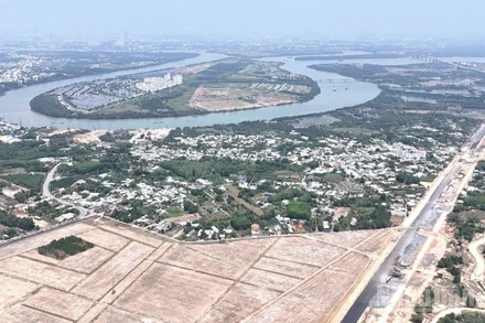 Đồng Nai đang tăng tốc hoàn thiện hạ tầng giao thông để thu hút đầu tư, thúc đẩy tăng trưởng.