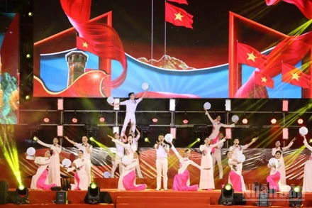 Một tiết mục ca múa nhạc tại chương trình.