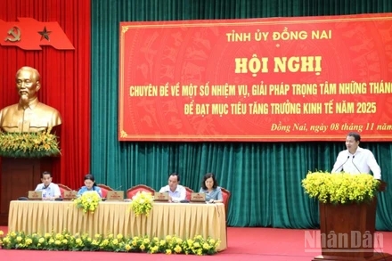 Bí thư Tỉnh ủy Đồng Nai Vũ Hồng Văn phát biểu tại hội nghị.