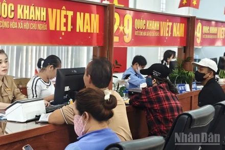 Giải quyết hồ sơ tại Trung tâm phục vụ hành chính công xã Xuân Hòa, tỉnh Đồng Nai.