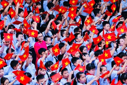 Học sinh Đồng Nai hân hoan tham dự lễ khai giảng chính thức bước vào năm học mới.