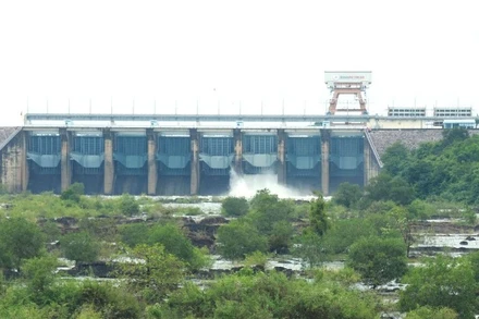 Từ 14 giờ ngày 8/12 Thủy điện Trị An tiến hành xả nước 1 cửa để điều tiết hồ chứa.