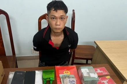 Đối tượng Đỗ Văn Được bị bắt giữ, cùng tang vật.