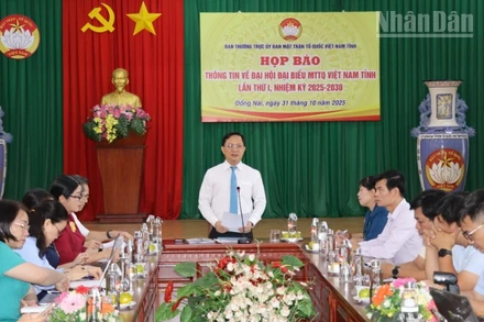 Quang cảnh buổi họp báo.