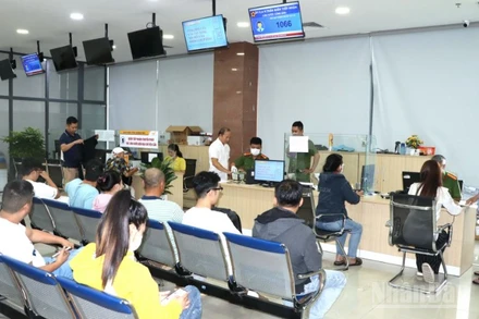 Giải quyết thủ tục hành chính tại Trung tâm phục vụ hành chính công tỉnh Đồng Nai.