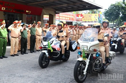 Lực lượng Công an tỉnh Đồng Nai ra quân thực hiện cao điểm bảo đảm trật tự an toàn giao thông.