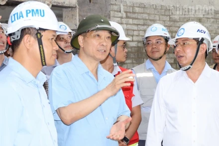 Phó Chủ tịch Quốc hội Vũ Hồng Thanh đề nghị đẩy nhanh tiến độ nhưng phải bảo đảm chất lượng công trình.