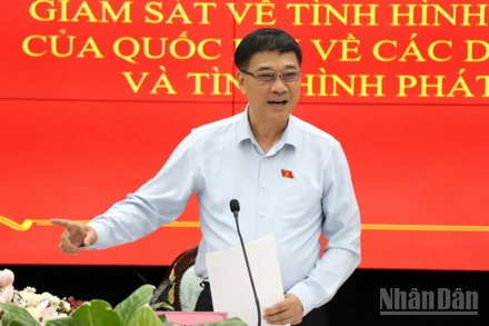 Phó Chủ tịch Quốc hội Vũ Hồng Thanh yêu cầu tỉnh Đồng Nai và các đơn vị liên quan sớm hoàn thiện các đường giao thông kết nối sân bay Long Thành. 