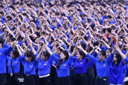 Lực lượng đoàn viên, thanh niên Thủ đô ra quân thực hiện các hoạt động tình nguyện.