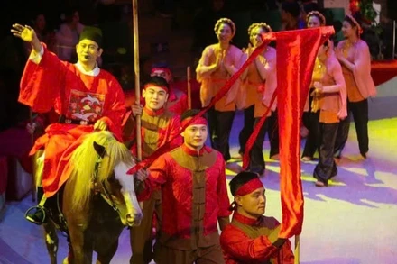 Cảnh "Vinh quy bái tổ" tái hiện khoảnh khắc người đỗ đạt trở về quê hương, tôn vinh khát vọng học hành, tinh thần hiếu nghĩa và tự hào cộng đồng – những giá trị bền vững trong tranh dân gian Đông Hồ.