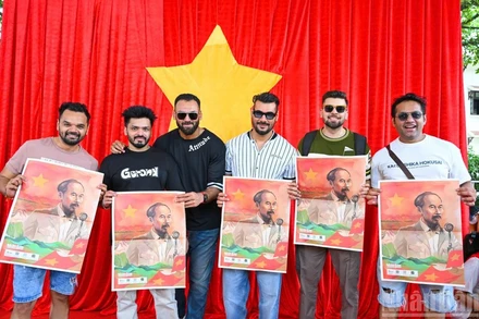 Du khách quốc tế đến Hà Nội dịp Quốc khánh 2/9 (Ảnh: THÀNH ĐẠT)