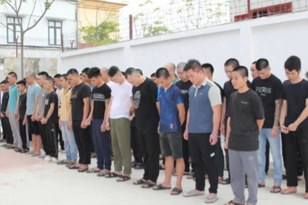 Các đối tượng trong đường dây lừa đảo bị bắt giữ. (Ảnh: CANA)