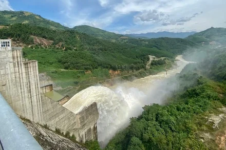 Hằng năm, mưa lớn kết hợp các nhà mày thủy điện ở thượng nguồn xả lũ gây thiệt hại nặng nề cho vùng hạ du.