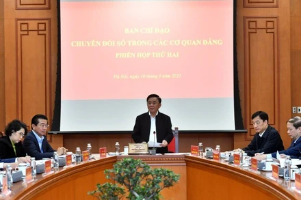 Đồng chí Trần Cẩm Tú, Ủy viên Bộ Chính trị, Thường trực Ban Bí thư chủ trì Phiên họp thứ hai của Ban Chỉ đạo chuyển đổi số trong các cơ quan đảng. (Ảnh ĐĂNG KHOA)