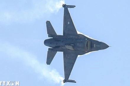 Máy bay chiến đấu F-16. (Ảnh: PAP/TTXVN)