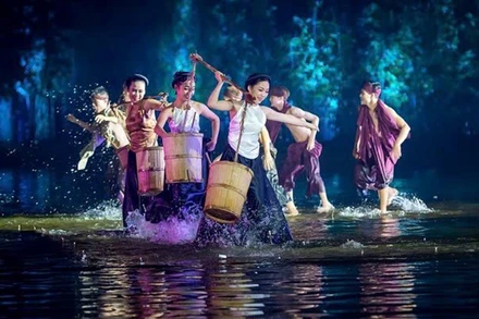 “Tinh hoa Bắc Bộ” - vở thực cảnh đưa di sản phi vật thể Việt Nam vào kinh doanh văn hóa.