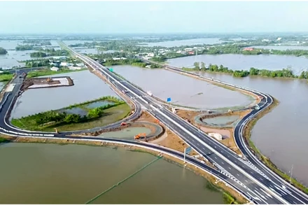 Hạ tầng giao thông hiện đại, kết nối đồng bộ sẽ tạo cú hích thu hút FDI vào miền Tây. Ảnh: Phương Bằng 