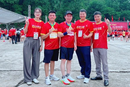 Bí thư Thành ủy Hải Phòng Lê Tiến Châu tham gia chạy cự ly 10 km tại Côn Sơn-Kiếp Bạc