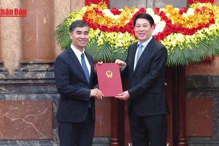 [Video] Chủ tịch nước Lương Cường trao quyết định bổ nhiệm 16 Đại sứ