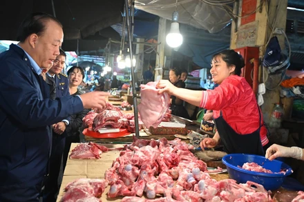 Đoàn công tác của Cục Quản lý và Phát triển thị trường trong nước do Cục trưởng Trần Hữu Linh làm Trưởng đoàn đã trực tiếp khảo sát tại các cơ sở sản xuất, kinh doanh trên địa bàn thành phố Hà Nội.