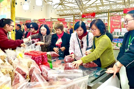 Hội chợ Mùa Xuân 2026: Đặc sản vùng miền hút khách, sức mua Tết sôi động.