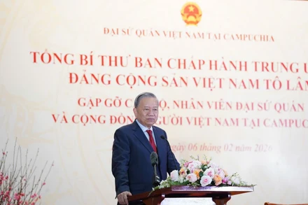 Tổng Bí thư Tô Lâm gặp gỡ cán bộ, nhân viên Đại sứ quán và cộng đồng người Việt Nam tại Campuchia.