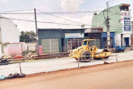 Các nhà thầu thi công đẩy nhanh tiến độ thi công Dự án đường Hồ Chí Minh đoạn tránh phía đông Buôn Ma Thuột.