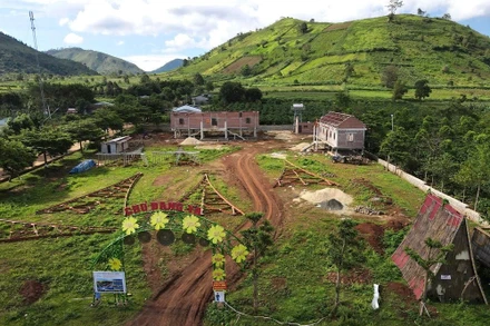 Gia Lai yêu cầu tháo dỡ Nhà rông bê tông đang xây dở tại Khu du lịch núi lửa Chư Đang Ya.