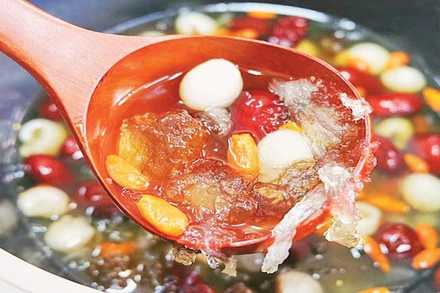 Chè yến - món ăn bổ dưỡng.