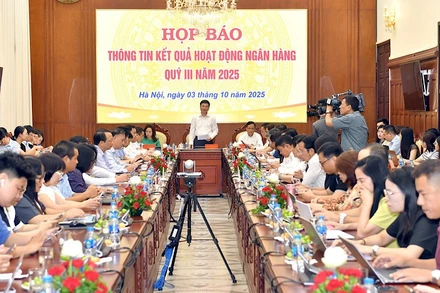 Toàn cảnh họp báo.