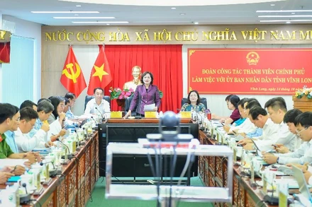 Đoàn công tác Thành viên Chính phủ làm việc với tỉnh Vĩnh Long. 