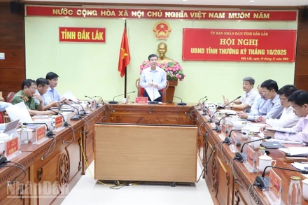 Chủ tịch Ủy ban nhân dân tỉnh Đắk Lắk Tạ Anh Tuấn đánh giá về những thiệt hại do cơn bão số 13 gây ra trên địa bàn tỉnh tại phiên họp thường kỳ tháng 10/2025 của Ủy ban nhân dân tỉnh.