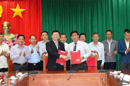 Ký kết hợp tác giữa hai bên.