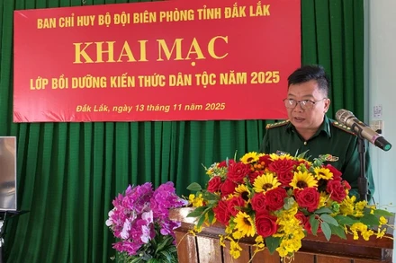 Đại tá Bùi Khắc Hiệp, Chủ nhiệm Chính trị Ban Chỉ huy Bộ đội Biên phòng tỉnh Đắk Lắk tại lớp bồi dưỡng.