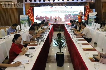 Quang cảnh buổi tọa đàm.