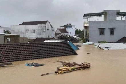 Mưa lũ gây ngập lụt nghiêm trọng ở xã Đồng Xuân, tỉnh Đắk Lắk.