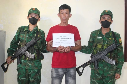 Bắt giữ đối tượng Trần Thanh Hải, trú tại thôn 3, xã Ea Bung, tỉnh Đắk Lắk về hành vi “tàng trữ trái phép chất ma túy”.