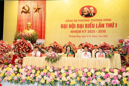 Tuy thời gian chuẩn bị gấp, song nhờ phát huy dân chủ, lắng nghe ý kiến nhân dân, nhiều Đại hội Đảng bộ cấp xã phường thời gian qua đã hoạch định tốt đường lối đáp ứng yêu cầu đổi mới của địa phương. (Ảnh DƯƠNG QUANG)