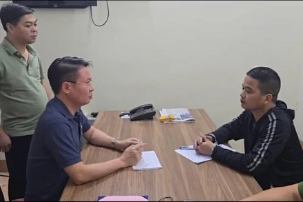 Thiếu tướng Nguyễn Minh Tuấn trực tiếp lấy lời khai đối tượng giết chết 3 người Vũ Phương Nhung.