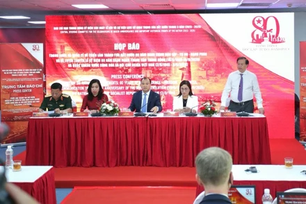 Quang cảnh buổi họp báo.